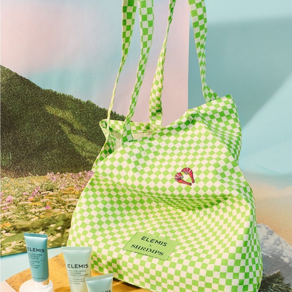 FREE W/$65 PURCHASE Elemis bag